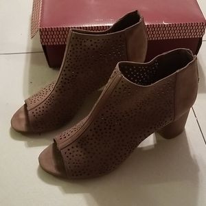 NIB peep toe beige booties sz 10
